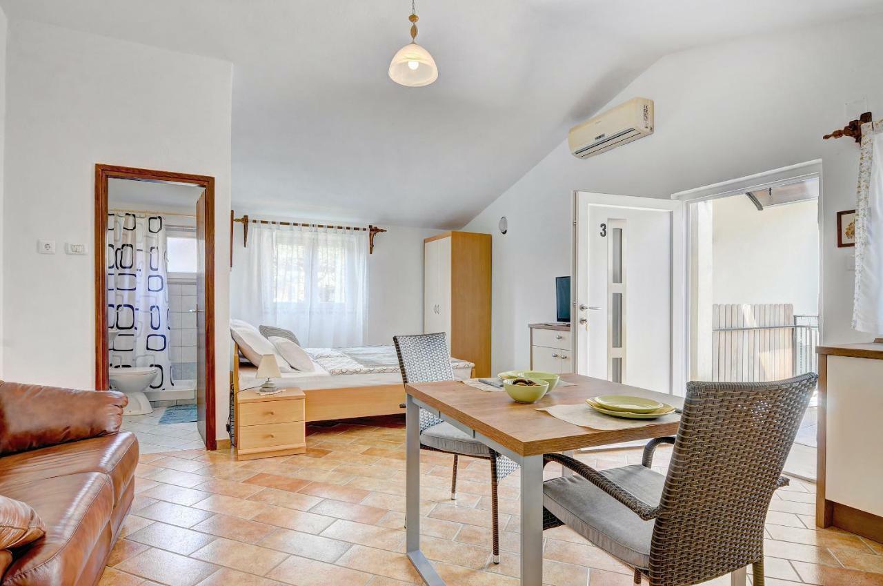 Adriatic Apartments Nada Fazana Bagian luar foto